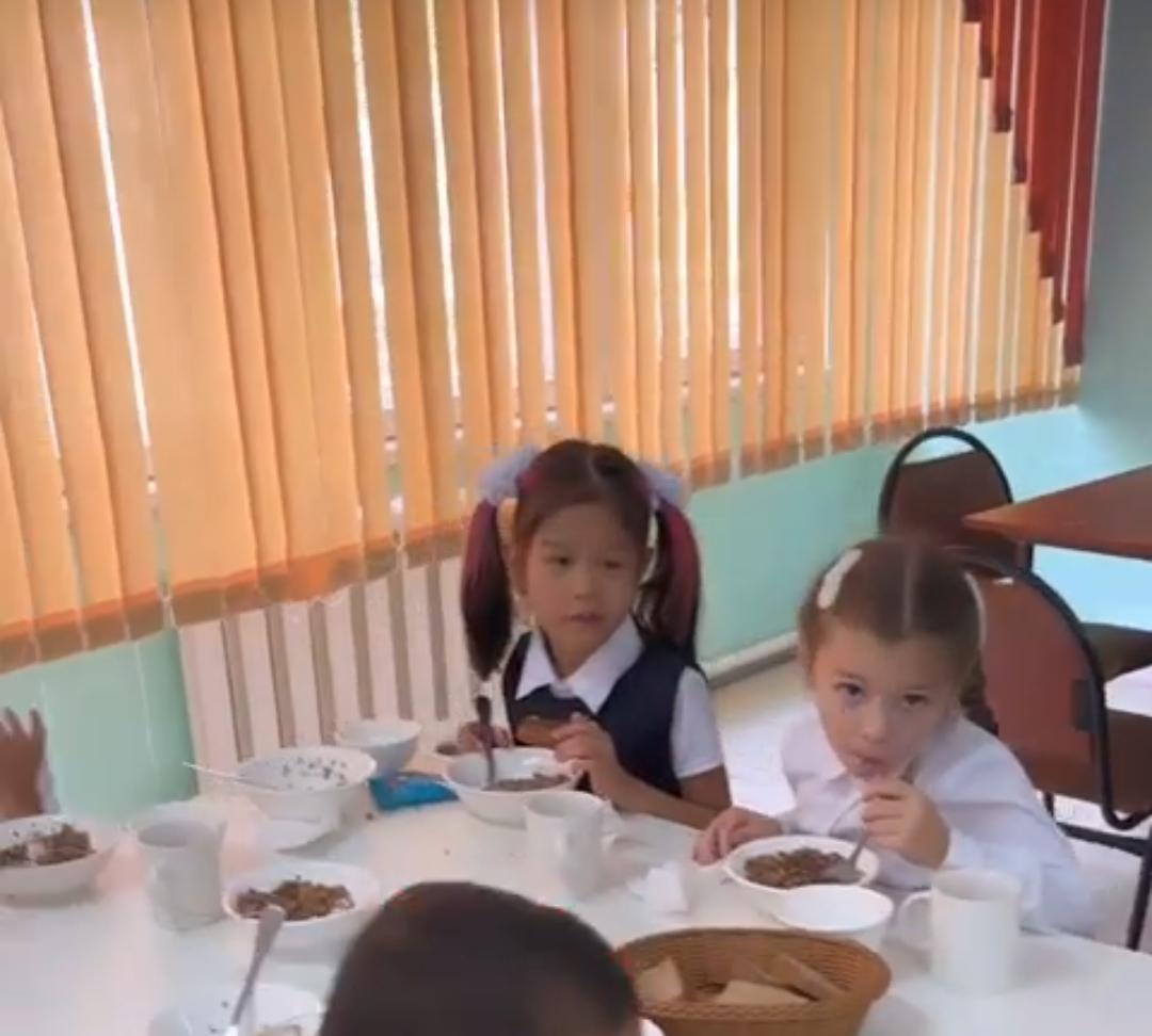 Бастауыш сынып оқушыларының тамақтануы/Питание учеников начальных классов