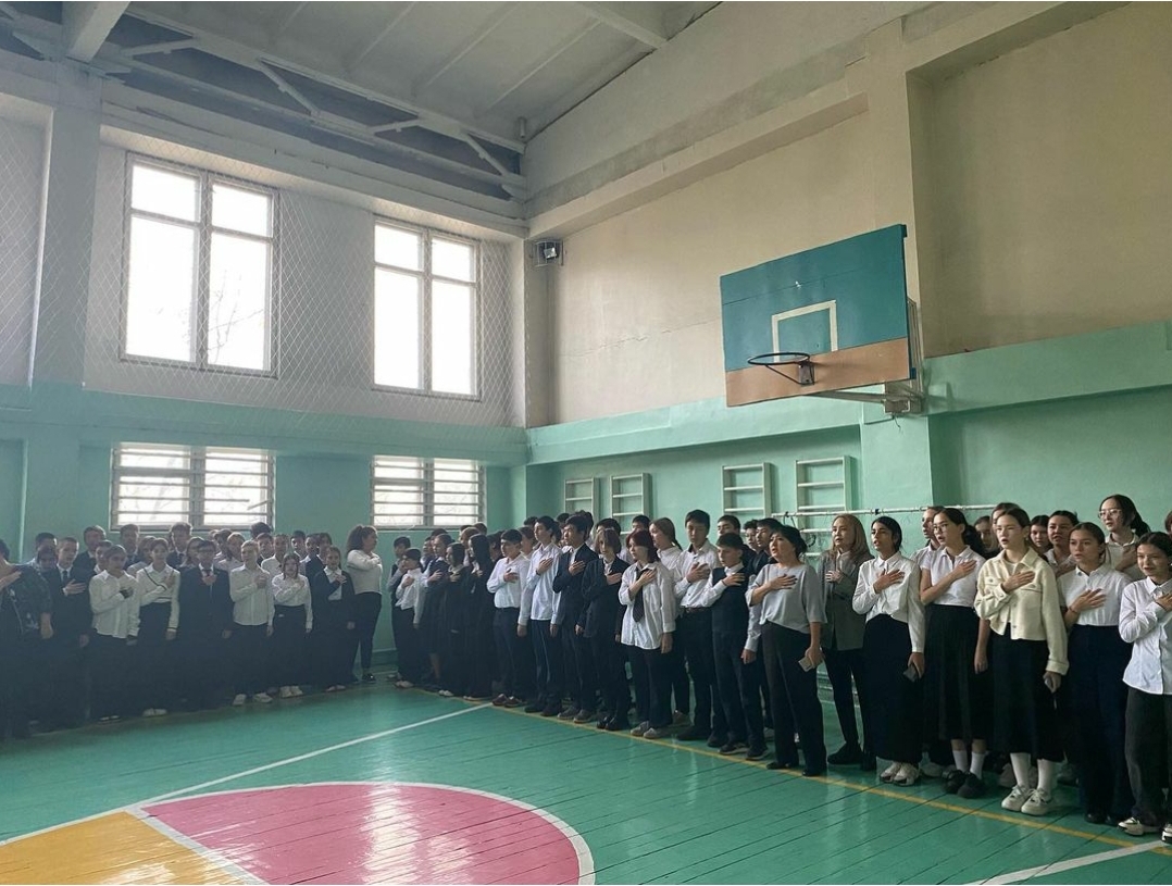 Прошла  торжественная  линейка  начало  второй  четверти