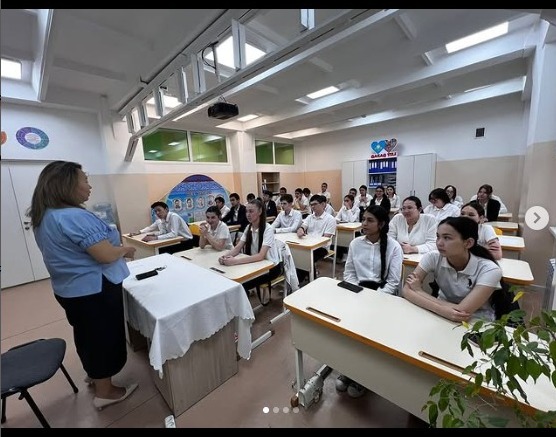 Директор школы Ажагулова Самал Сериковна провела беседу с 11 классами